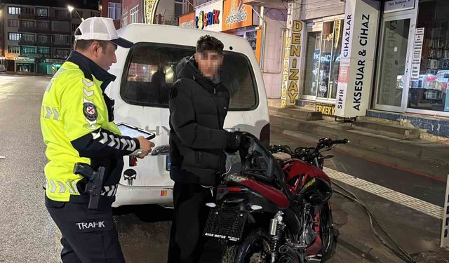 Bekçilere egzoz patlattı, yakalanınca 62 bin lira ceza yiyip ehliyet ve motorundan oldu