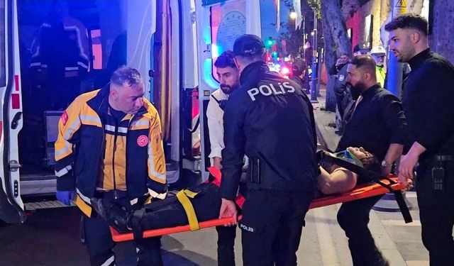 Beşiktaş'ta iki otomobil kafa kafaya çarpıştı: 9 yaralı