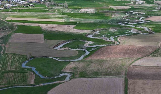 Bozkırda nadir görülen menderes ıslah öncesi dron ile görüntülendi