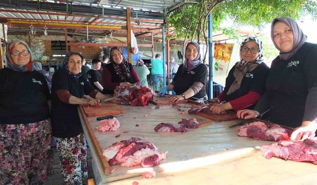 Burhaniye'de kadınlar kasap oldu