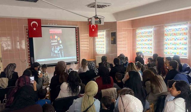 Çıldır Anaokulu'nda annelere sürpriz