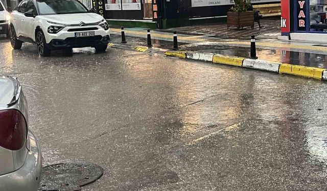 Çorum'da sağanak hayatı olumsuz etkiledi