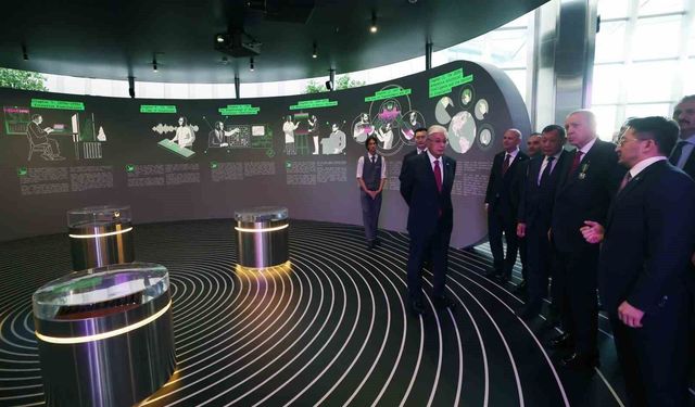 Cumhurbaşkanı Erdoğan, Astana'da Alem.AI Yapay Zeka Merkezi'ni ziyaret etti