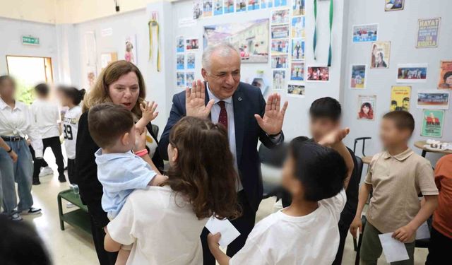 Devlet korumasındaki çocuklara bayram ziyareti
