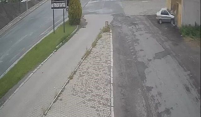 Direksiyonda bayıldı, boş dükkana çarparak durabildi