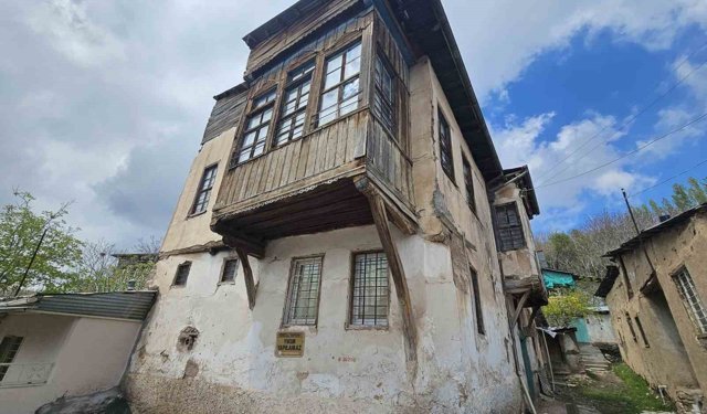 Elazığ'da 450 yıllık konak geçmişin izlerini taşıyor