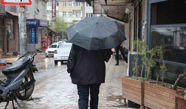 Elazığ'da sağanak etkisini göstermeye başladı