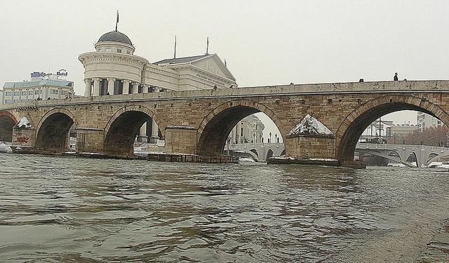 Esenler Belediyesi Üsküp'teki Taş Köprü'yü aydınlatacak