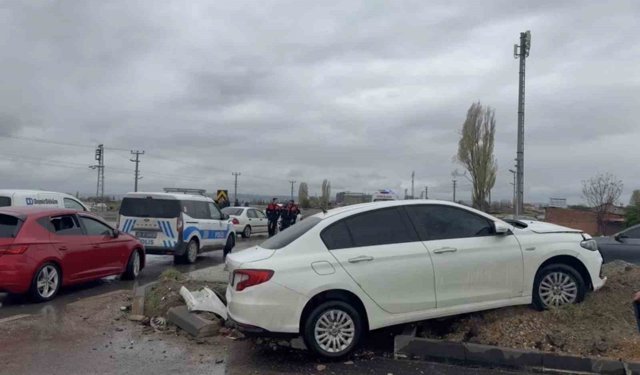 Eskişehir'de iki otomobil çarpıştı: 1 yaralı
