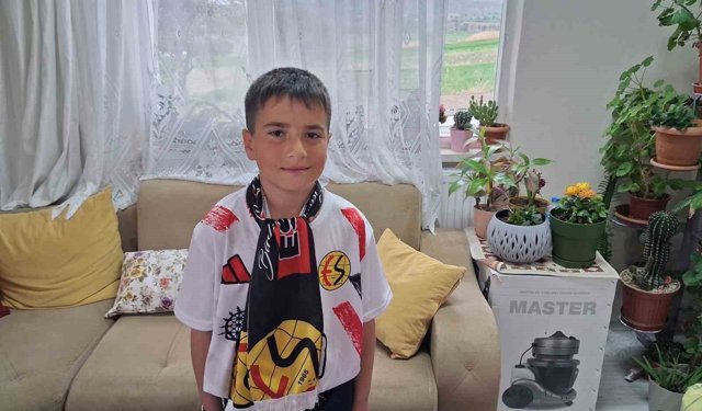Eskişehirspor-Ayvalıcgücü maçına bilet bulamayan fanatik Eren çok üzgün