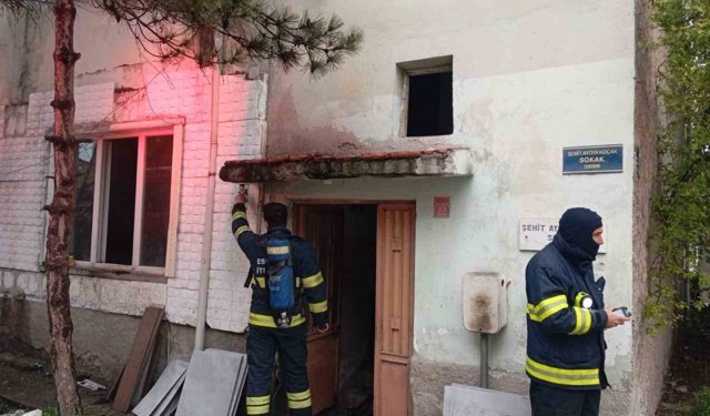 Evde çıkan yangında dumandan etkilenen 98 yaşındaki kadın hayatını kaybetti