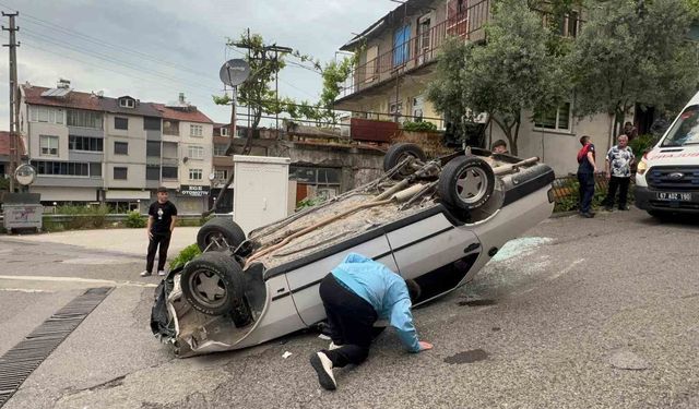 Freni boşalan Tofaş takla attı: 2 yaralı