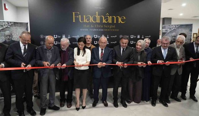 Fuat Başar ve sekiz kuşak öğrencilerinin eserleri 'Fuadname Hat ve Ebru Sergisi'ne buluştu