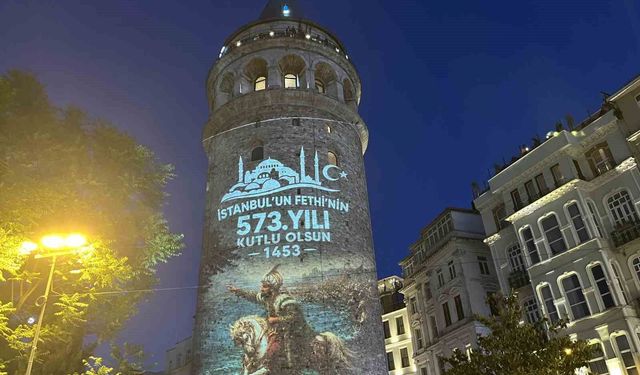 Galata Kulesi'nde İstanbul'un fethinin 573. yıl dönümün özel ışık gösterisi