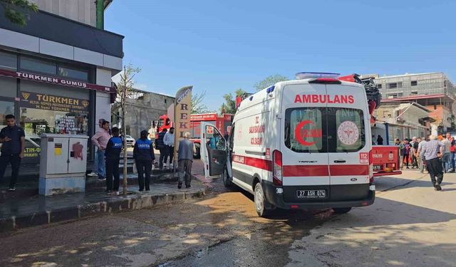 Gaziantep'te muhasebeciler çarşısı tadilatı sırasında korkutan yangın