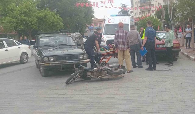 Gediz'de otomobil ile motosiklet çarpıştı, 2 kardeş yaralandı