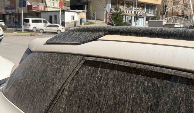 Hakkâri'ye çamur yağdı