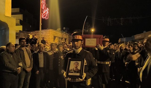 Hatay'da kazada hayatını kaybeden sözleşmeli er Siirt'te son yolculuğuna uğurlandı
