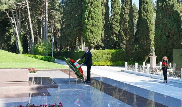 Haydar Aliyev'in doğumunun 103'üncü yıldönümü