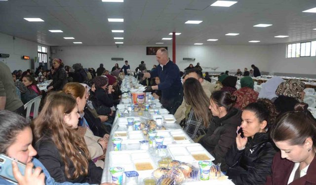 Hıdırellez şenliklerinde yüzlerce vatandaşa yemek verildi