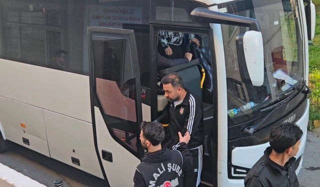 İBB'ye yönelik son dalga operasyonunda gözaltına alınan 12 kişi sağlık kontrolünden geçirildi