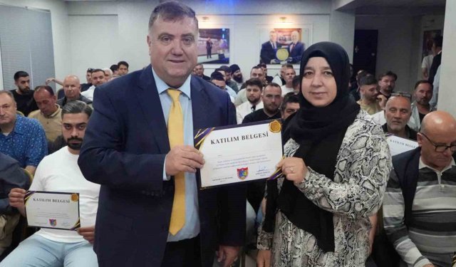 İzmir'deki taksiciler müşteri memnuniyeti için eğitimden geçiyor