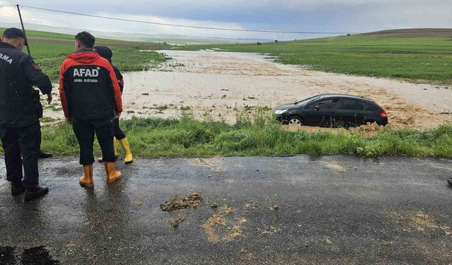 Kırşehir'de sağanak sele neden oldu