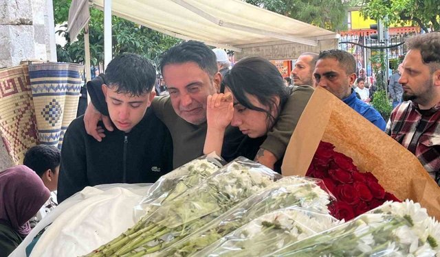 Kızını ameliyat masasında kaybeden babanın tabuttaki evladına son bakışı
