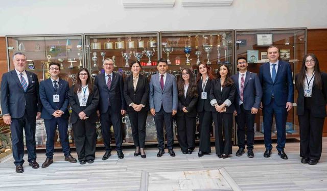 'Küresel Rekabette Denizler ve Koridorlar' paneli Bakan yardımcılarıyla öğrencileri buluşturdu