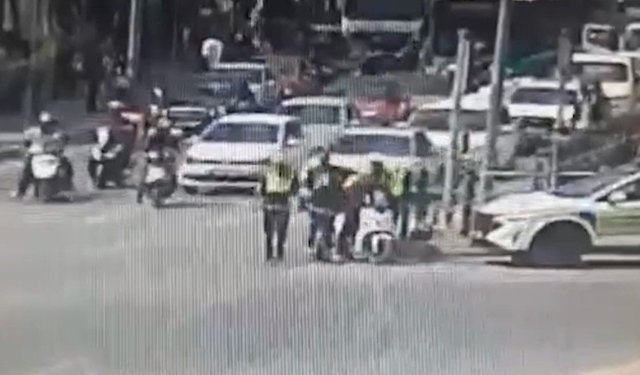 Kuryeyi polisin 'heimlich' manevrası kurtardı