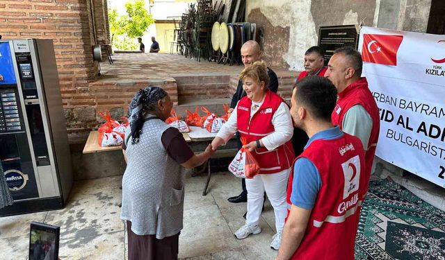 Kütahyalı Kızılay Yöneticisi Tozaraydın, Bulgaristan'da kurban payı dağıttı