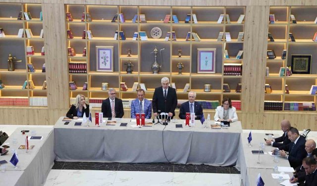 Mardin'de 'Ekonomiye Yön Verenler' zirvesi düzenlendi