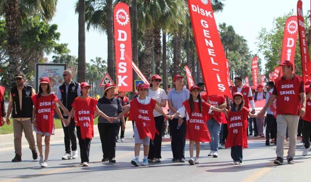 Mersin'de 1 Mayıs coşkuyla kutlandı