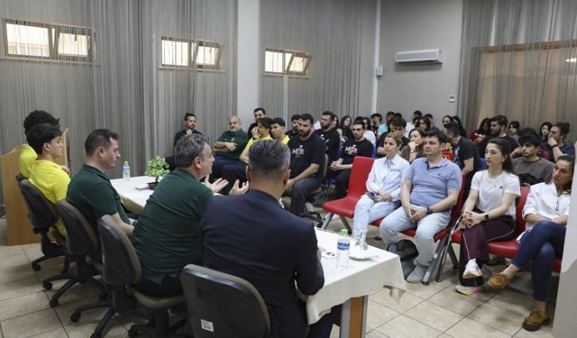 Mersin'de basketbol altyapısında gelişim paneli düzenlendi