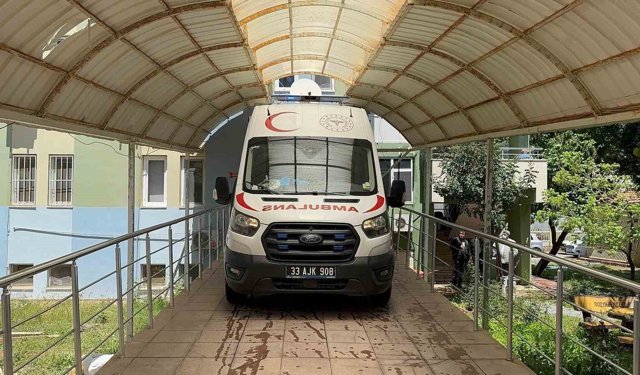 Mersin'de hastaneye kaldırılan aileden acı haber: 2 çocuk kurtarılamadı