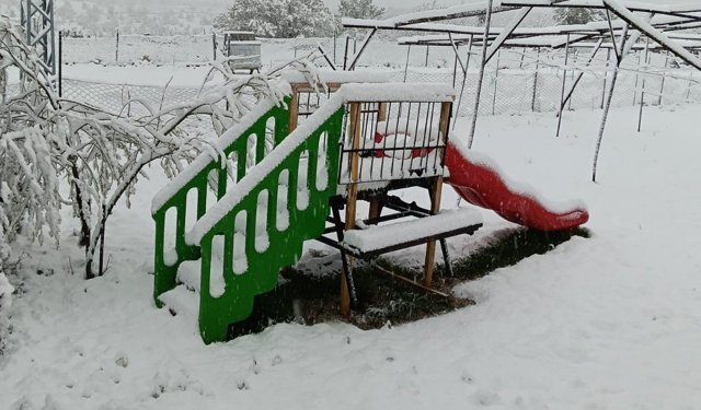 Mersin'de mayısta kar yağışı etkili oldu, yaylalar beyaza büründü