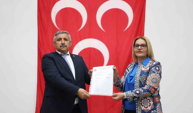 MHP ilçe başkanı Gündoğdu mazbatasını alarak göreve başladı