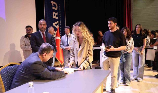 Milletvekili Serkan Bayram, gençlere engelleri aşan hayat hikâyesini anlattı