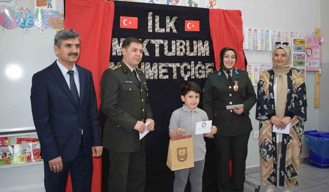Minik öğrencilerden Mehmetçiğe duygu dolu mektuplar
