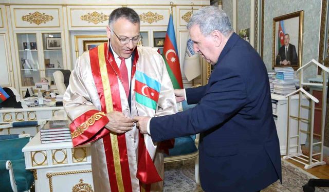 Nobel ödüllü Aziz Sancar'ın ardından Rektör Gürel'e de fahri profesörlük unvanı verildi