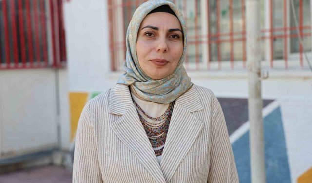 Öğrenciler ve öğretmenler okul duvarını sanatsal şekilde boyadı