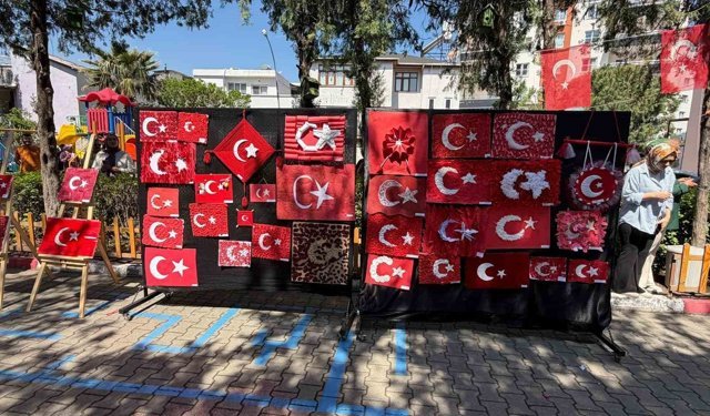Osmaniye'de minik öğrencilerden el emeği bayrak sergisi
