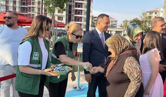 Osmaniye'de protokol üyeleri vatandaşlarla bayramlaştı