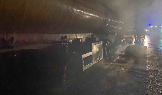 Osmaniye'de seyir halindeki tanker alevlere teslim oldu