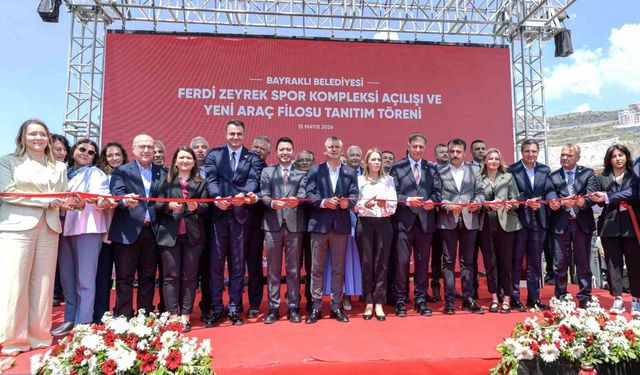 Özgür Özel, İzmir'de Ferdi Zeyrek Spor Kompleksi'nin açılışına katıldı