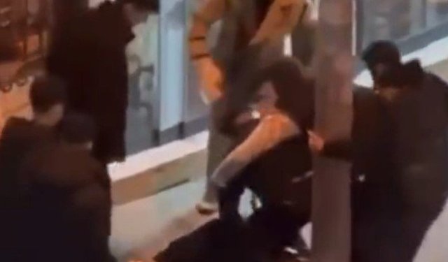 Pendik'te darp anları kameraya yansıdı: 4 saldırgan 1 kişiyi hedef aldı
