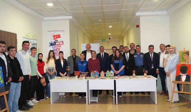 Pınarhisar'da 'Teras Kitap Kafe' törenle açıldı