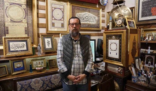 Sabrın mürekkeple imtihanı; hattatın 'mürekkep yalatan' yolculuğu