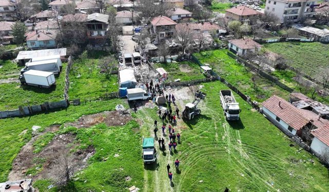 Sincan'da kaçak ahırlar kapatıldı, tonlarca atık temizlendi