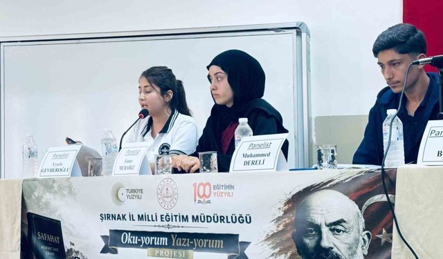 Şırnak'ta 'Safahat' panelinde gençler Akif'in fikir dünyası ele alındı
